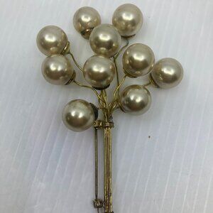 Vtg 1940 glass faux pearls  bunch of balloons Miriam Haskell style chunky brooch
